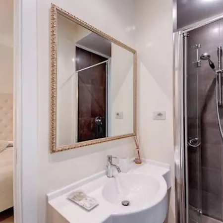 Elegant Flat Spanish Steps 로마