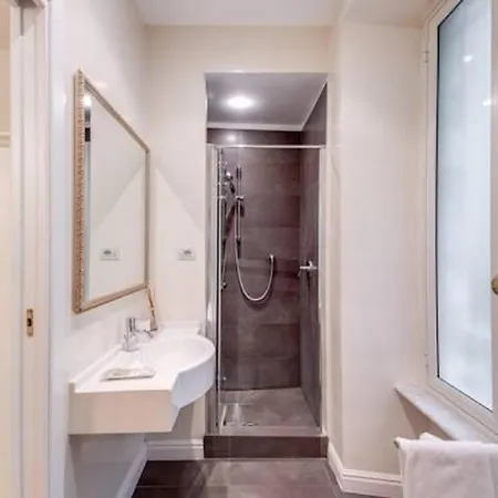 Elegant Flat Spanish Steps بيت للعطل