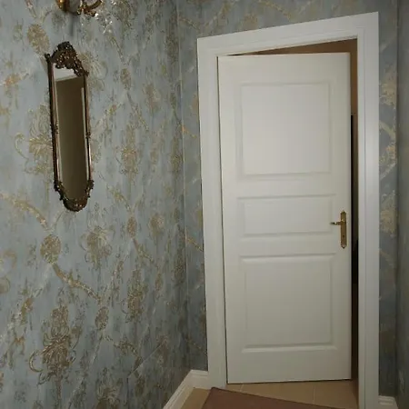 Elegant Flat Spanish Steps *